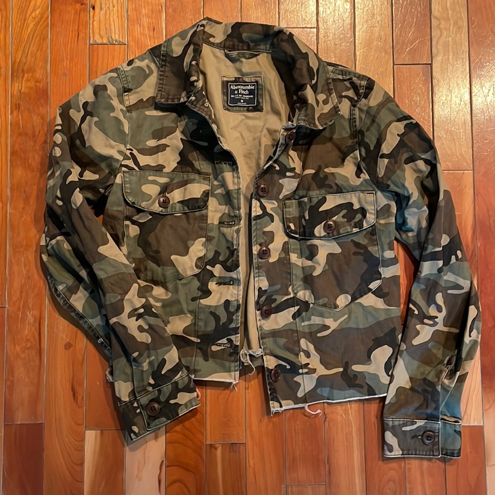 Woman’s medium Abercrombie jacket camo